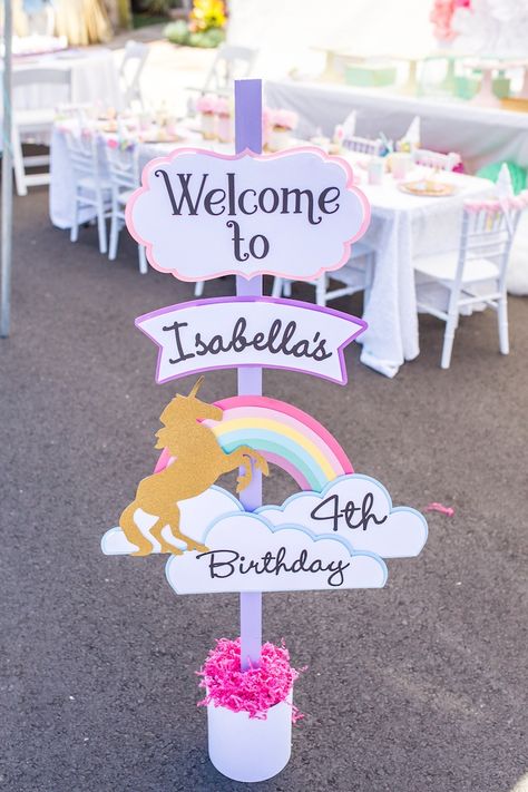 Diy Unicorn Birthday Party, Magical Unicorn Birthday Party, Unicorn Birthday Party Cake, Party Ideas Kids, 4de Verjaardag, Rainbow Unicorn Birthday Party, Unicorn Birthday Decorations, Rainbow Themed Birthday Party, Gold Birthday Party Decorations