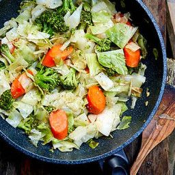 Mixed Vegetable Stir Fry Craving Tasty, Cabbage Broccoli, Vegetable Stir Fry Recipe, Cabbage Stir Fry, Healthy Stir Fry, Chinese Vegetables, Chicken And Cabbage, Cooked Cabbage, Fried Cabbage