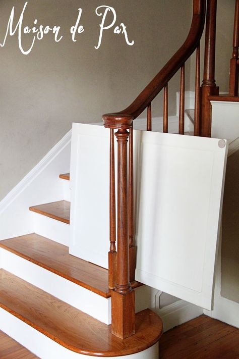 Stair Barrier Ideas, Banister Baby Gate, Patio Ideas For Dogs, Diy Dog Gate, Baby Gate For Stairs, Diy Baby Gate, Small Apartment Patio, Open Trap, Stair Gate