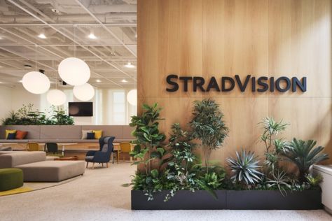 Office Design With Plants, Office Environment Design, Office Entryway Business, Aesthetic Office Building Interior, Beautiful Corporate Office, Dynamic Office Design, Office Entrance Wall Design, Office Entry Design, Office Entrance Design