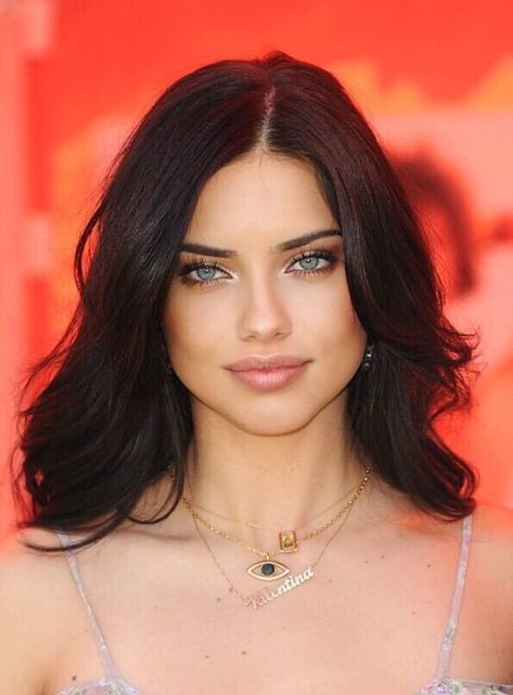 adriana lima Appearance Manifestation, Adriana Lima Eyes, Adriana Lima Hair, Adrina Lima, Adriana Lima Makeup, 2000s Makeup Looks, Adrian Lima, Adriana Lima Young, Adriana Lima Style