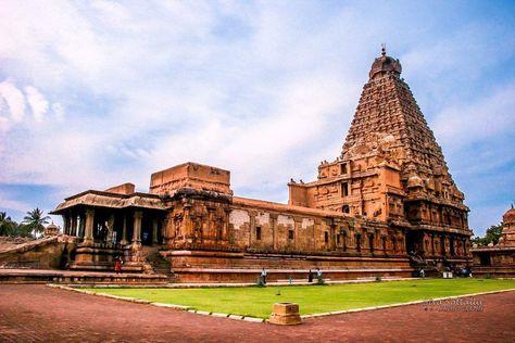 'Thanjavur/Tanjore Brihadeshwara Temple (locally known as Tanjai Periya Kovil) is a Hindu temple dedicated to Shiva located in Thanjavur in the Indian state of Tamil Nadu.   It is also known as RajaRajeswara Temple and Brihadeshwara Temple. It is one of the largest temples in India and is an example of Tamil architecture during the Chola period. Turned 1000 year old in 2010.  like- Siva Sottallu Photography' Nature, Hampi Photography Architecture, Tanjore Temple Photography, Temple Banner Background, Old Temple Background, Thanjai Periya Kovil Wallpaper, Tamil Architecture, Brihadeshwara Temple, Thanjavur Temple