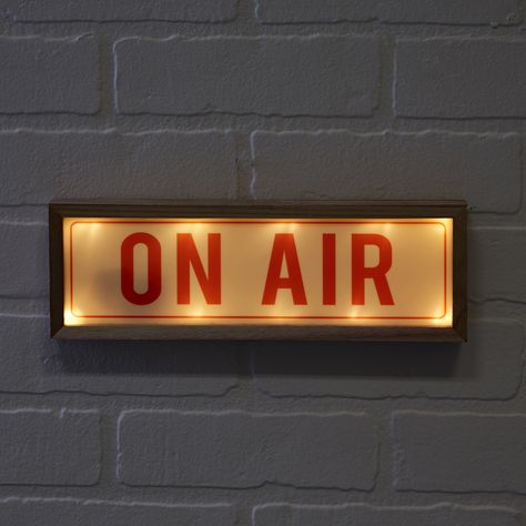 on air light On Air Radio, Arte Jazz, On Air Sign, Radio Advertising, Troy Bolton, Tv Studio, Podcast Studio, Radio Host, Deco Studio