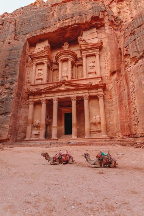 What Is It Like To Visit Petra In Jordan For The First Time? - Hand Luggage Only - Travel, Food & Photography Blog Petra Jordan Travel, Petra In Jordan, Petra Travel, Timur Tengah, City Of Petra, Jordan Travel, Petra Jordan, Hand Luggage, Amman