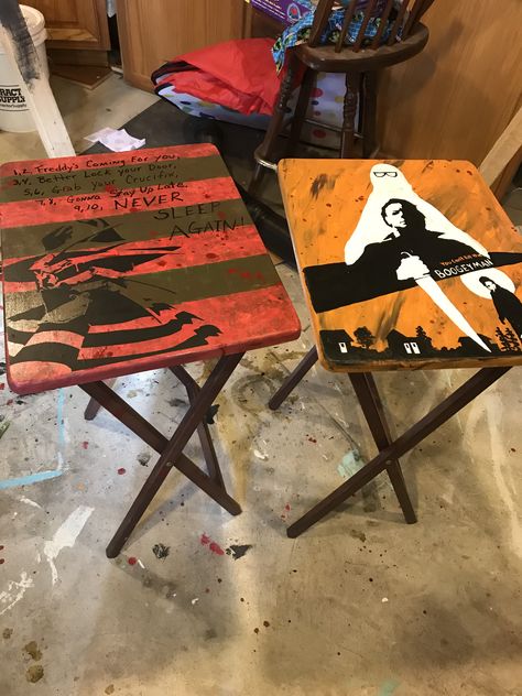 Horror fan tray tables by me. Diy Horror Decor, Horror Diy, Projector Art, Horror Crafts, Spooky Diy, Board Games Diy, Tray Tables, Terra Cotta Pot Crafts, 80s Horror