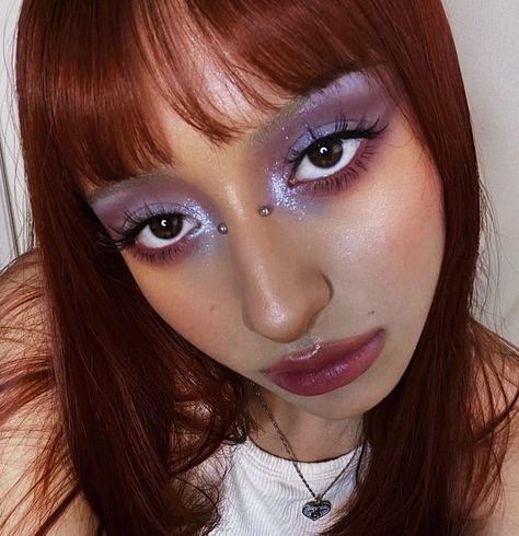 Drag Makeup Purple, Purple Holographic Eye Makeup, Pops Of Color Makeup, Swirl Makeup Eye, Purple Fairy Makeup Looks, Makeup Looks Colorful Easy, Glamxbrit Makeup, Camp Makeup Looks, Chrome Eyeshadow Look