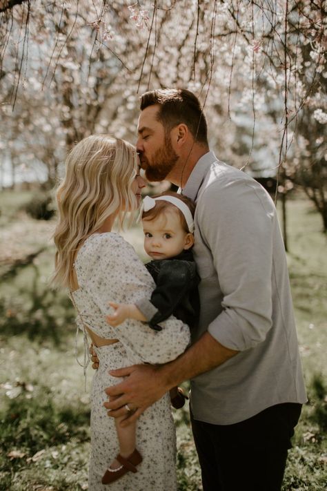 Cute Family Photoshoot Ideas, White Neutral Family Photos, 1 Year Family Photoshoot, Family Of 3 Family Pictures, Spring Family Pictures Outfits With Baby, Family Picture Of 3, 6 Month Family Photoshoot, Family Photo Shoot With One Year Old, 6 Month Family Photos Fall