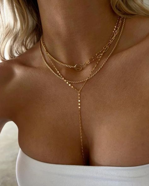 Herringbone Necklace, Jewelry Accessories Ideas, Free Necklace, Dope Jewelry, Jewelry Lookbook, Jewelry Essentials, Stacked Jewelry, Classy Jewelry, Girly Jewelry