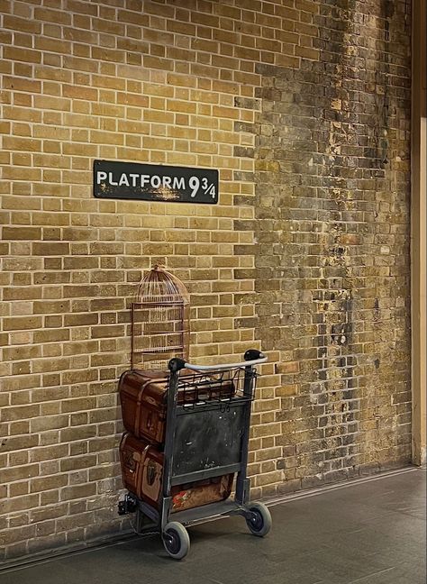 Harry Potter Platform 9 3/4 at King’s Cross Station London Harry Potter, London, Harry Potter Platform, Harry Potter World, Baby Strollers