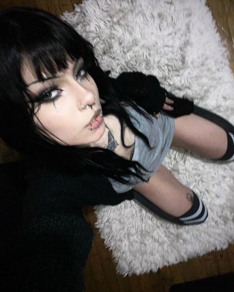 Emo Girl Aesthetic, Goth Girl Outfits, Goth Outfits Aesthetic, Static Screen, Goth Girl Aesthetic, Goth Fits, Dark Makeup Looks, Alt Outfit, Goth Gf