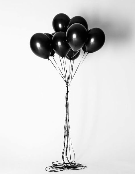 Balloons Photography, Love Balloon, Black Balloons, All Black Everything, Black And White Aesthetic, Black N White, الرسومات اللطيفة, Happy Colors, Pics Art