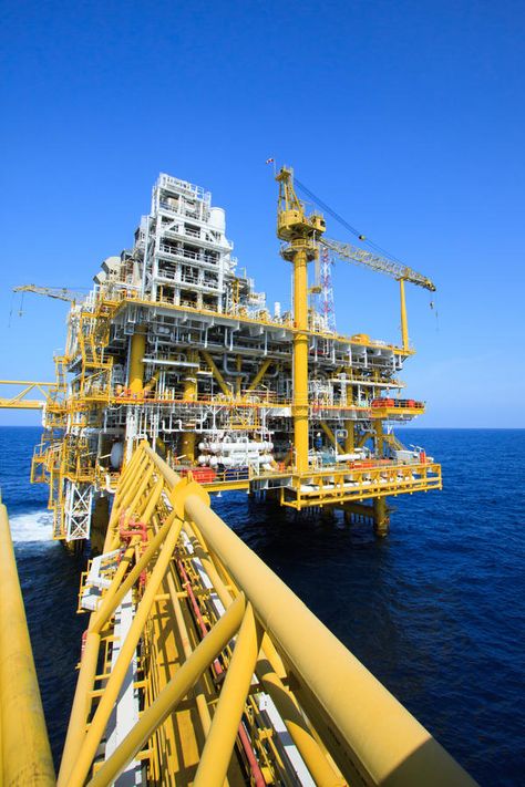 Offshore Oil Rig Platform, Oil Gas Industry, Oil And Gas Industry Wallpaper, Petroleum Engineer, Car Oil Change, Offshore Oil Rig, Gas Work, Water Well Drilling Rigs, Oil Rig Jobs