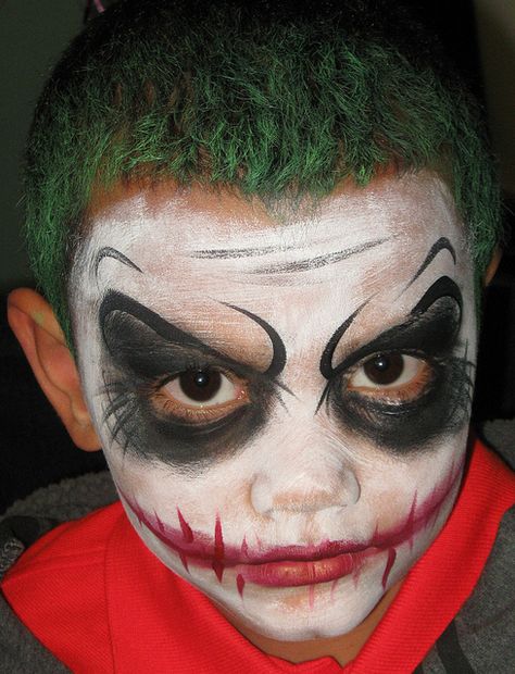 Another Joker Joker Face Paint, Face Painting Halloween Kids, Crazy Halloween Makeup, Superhero Face Painting, Scarecrow Halloween Makeup, Girl Halloween Makeup, Halloween Makeup For Kids, Face Painting For Boys, Joker Halloween