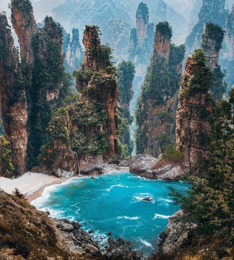 Zhangjiajie, Destination Voyage, Hidden Treasures, Beautiful Places To Travel, Landscape Photos, Dream Vacations, Vacation Spots, Vacation Trips, Travel Dreams