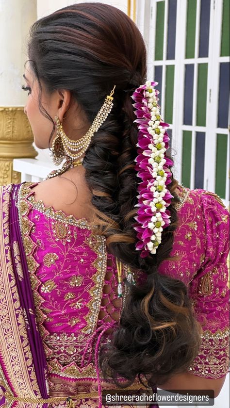 South indian bridal haid do messy hairdo Indian Bridal, Messy Braided Hairstyles Indian, Braided Hairstyles Indian, Messy Braided Hairstyles, Indian Braids, Hairstyles Indian, Braids Hairstyle, Indian Hairstyles, South Indian