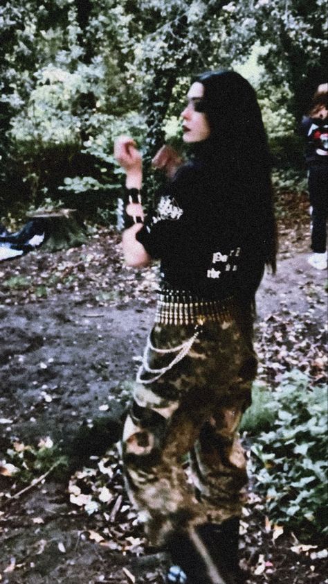 #heavymetal #metal #metalhead #blackmetal #metalheadgirl #femalemetalhead #alt Metal Outfit Aesthetic, Metal Head Aesthetic Outfits, Metalhead Women, Female Metalhead, Metal Head Aesthetic, Metalhead Girl Outfits, Metal Head Outfits, Metalhead Aesthetic, Black Metal Fashion