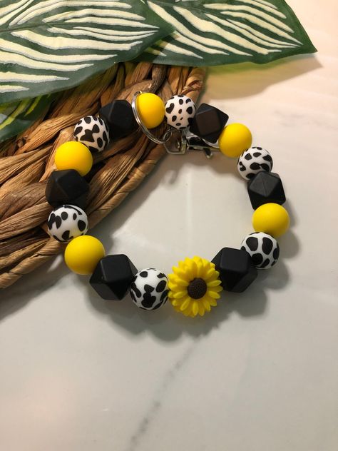 Silicone Keychain Ideas, Silicone Bead Ideas, Silicone Keychains, Keychains Ideas, Keychain Bracelets, Silicone Bead Wristlet, Sunflower Keychain, Keychain Wristlets, Baseball Bracelet