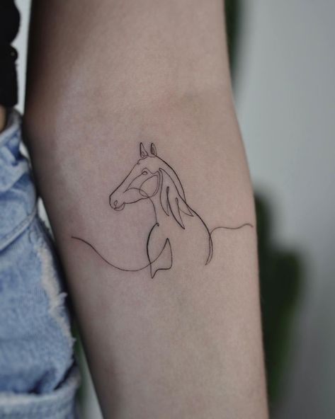 Minimalist Horse Tattoo, Face Outline Tattoo, Horse Tattoo Ideas, Small Horse Tattoo, Bullet Tattoo, Horse Memory, Horse Tattoo Design, Cowgirl Tattoos, Cowboy Tattoos