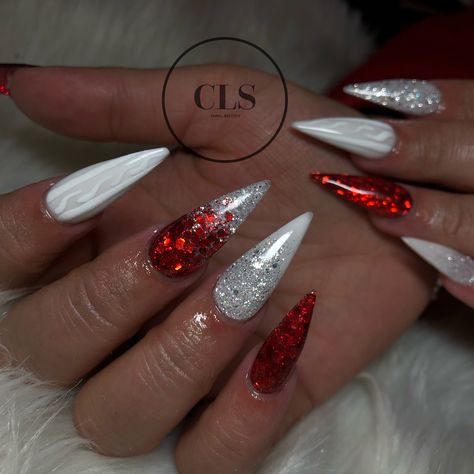 Christmas Nails Short Stiletto, January Stiletto Nails, Christmas Nails Stiletto Glitter, Red And Clear Nails, Stilleto Acrylic Nails, Christmas Stilleto Nails, Stiletto Christmas Nails, Christmas Stiletto Nails, Christmas Nails Stiletto