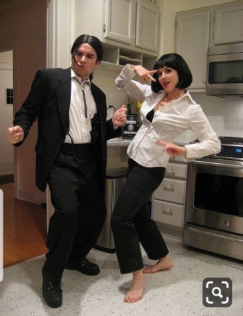 Disfraz Pulp Fiction, Pulp Fiction Halloween Costume, Pulp Fiction Costume, Cool Couple Halloween Costumes, Vincent Vega, Unique Couple Halloween Costumes, Style Année 90, Funny Couple Halloween Costumes, Couples Halloween Outfits