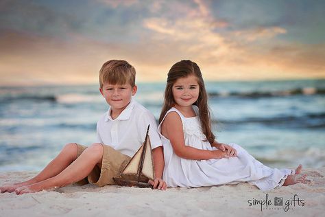 Picture Poses Beach, Sibling Beach Pictures, Family Beach Pictures Poses, Beach Photoshoot Family, Beach Family Photography, Beach Pictures Kids, Beach Photography Family, Kind Photo, Poses Beach