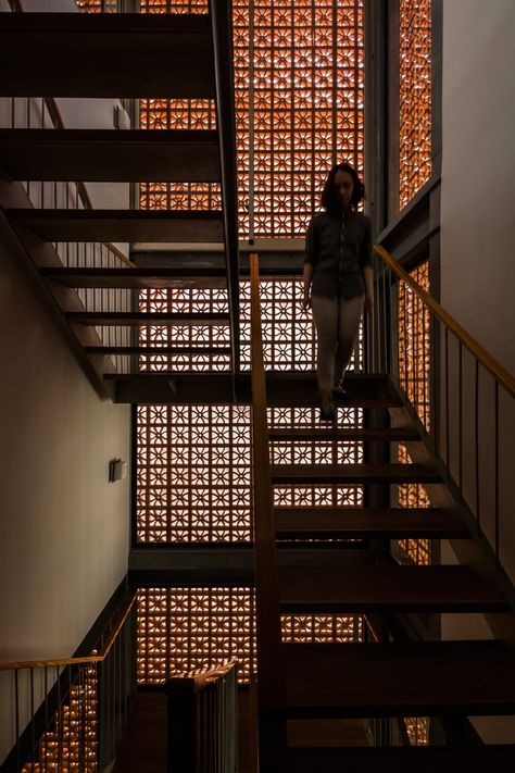 The Lantern for Nanoco-Panasonic Lighting Showroom in Hanoi by Vo Trong Nghia Architects Vtn Architects, Vo Trong Nghia, Arsitektur Art Deco, Detail Arsitektur, The Lantern, Stair Case, Brick Architecture, Brick Facade, Brick Design