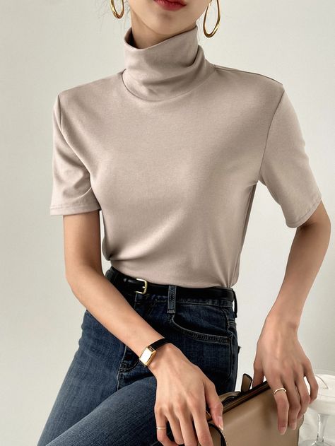 Casual Friday Office, High Neck T Shirt, French Style Outfits, Shoulder Tops Outfit, Minimalist Fashion Outfits, High Collar Shirts, Casual Outfit Inspiration, High Neck Blouse, Neck Choker