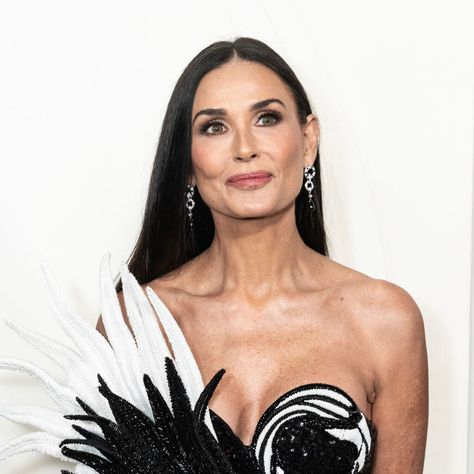 Demi Moore Shuts Down The Red Carpet In A Form-Fitting Beaded Gown | SHEfinds Demi Moore Red Carpet, Demi Moore 80s, Demi More, Armani Gowns, Beaded Headpiece, Summer Cut, Demi Moore, Legally Blonde, Jessica Biel