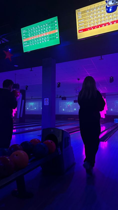 Game Night With Boyfriend, Date Night Ideas Pictures, Couple Bowling, Boyfriend Activities, Game Night Date, 2024 Fitness, Fitness Board, Friends Night, Bowling Balls