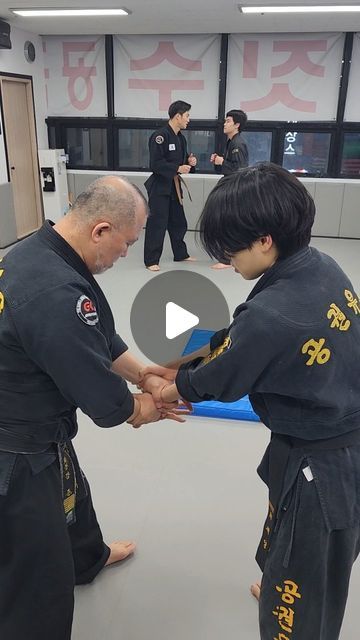 29K views · 2.4K likes | KANG JUN (공권유술) on Instagram: "The self-defense technique of twisting and twisting my arms when my opponent holds my both wrists.  #koreanmartialarts #Korea🇰🇷 #punch #kick #Hapkido #kangjun #Jiujitsu #BJJ #Judo #karate #GKYS #MMA #kungfu #selfdefence #armbar" Hapkido, Jiu Jitsu, Hapkido Techniques, Jiu Jitsu Videos, Krav Maga Techniques, Korean Martial Arts, Judo Karate, Kang Jun, Arm Bar