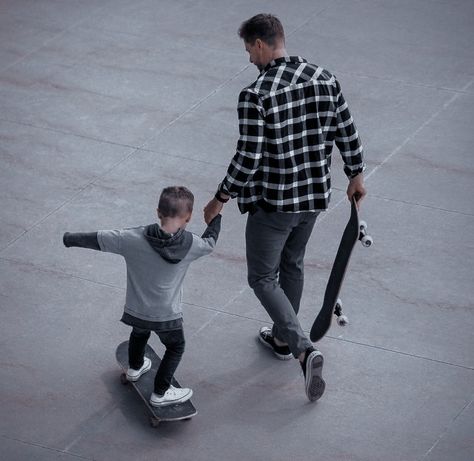 Dad With Kids Aesthetic, Boy Dad Aesthetic, Teen Dad Aesthetic, Edric Dayne, Parents Photography, Dad Aesthetic, Skateboard Aesthetic, Dad And Son, Father And Baby