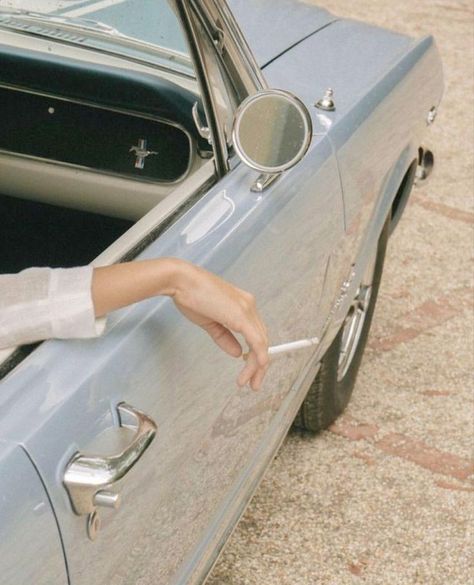 Lana Del Rey Honeymoon, Photo Bleu, Lana Del Rey Albums, Old Vintage Cars, Auto Retro, Mercedez Benz, Baby Blue Aesthetic, Light Blue Aesthetic, Blue Car