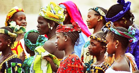 Afro Brazilian People, Black Brazilian People, Brazilian Patterns Traditional, Afro Brazilian Culture, South African People, Carribean Carnival Costumes, Brazil People, Brazilian Culture, Brazilian People