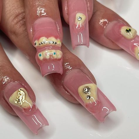 Tooth Nail Art, Teeth Nail Art, Teeth Nails Art, Labyrinth Nails, Tooth Nails, Teeth Nails, Unique Nail Designs, Junk Nails, Witch Nails