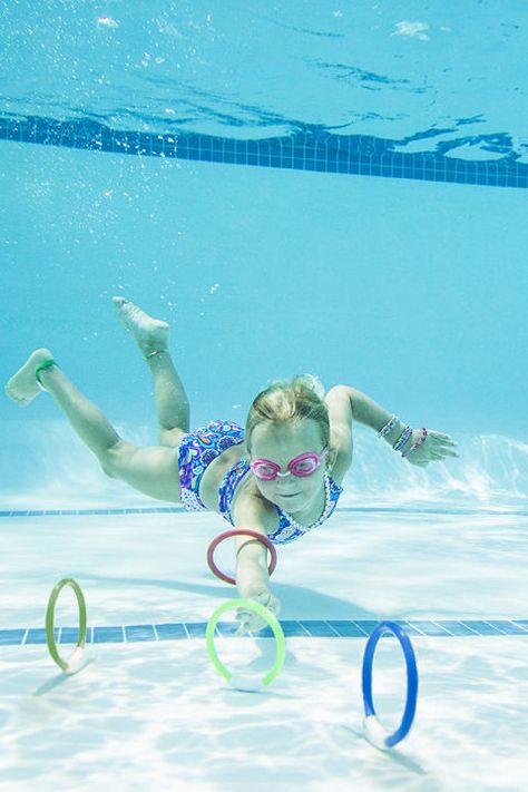 This diving game allows the kids to dive in for treasures. Throw in loose change and watch the kids search for them and then pick them up from the pool floor. Pool Games For Kids, Fun Pool Games, Gym Games For Kids, Swimming Pool Games, Pool Party Games, Safe Pool, Kids Races, Gym Games, Pool Activities
