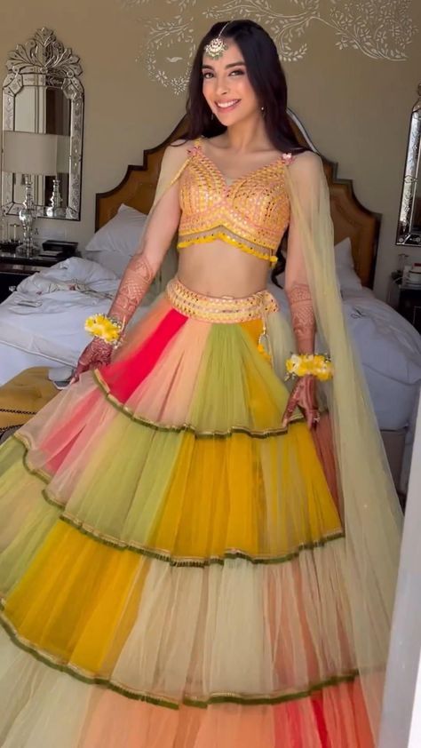 Unique Mehendi Outfits, Unique Mehendi Outfits For Bride, Lehnga Designs Indian Weddings Simple, Haldi Ceremony Outfit For Bride Unique, Unique Haldi Outfits, Mehendi Outfit Ideas, Mehndi Outfit Bridal, Lengha Designs, Mehendi Ceremony Outfits