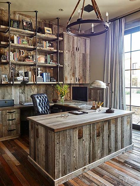 An all-wood home office brings barnyard-inspired chic to the next level. Contrasting shades and grains keep the office from looking too one-dimensional. Farmhouse Office Decor, Mesa Home Office, Rustic Home Offices, Rustic Office, Modern Rustic Decor, Interior Vintage, Decor Ikea, Lampe Design, Diy Desk