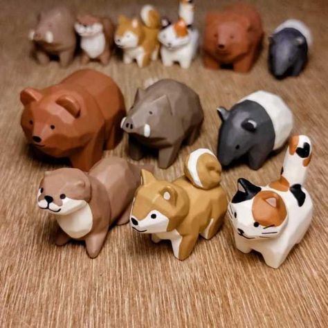 Wood Carving Ideas Beginner, Wood Carving Patterns For Beginners, Small Wood Carving, Japanese Wood Carving, Whittling Patterns, Home Sculpture, Carved Wooden Animals, Whittling Projects, Simple Wood Carving