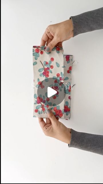 SisterQuilt on Instagram: "How to make a box pencil case | Sewing Tutorial" Box Pencil Case Tutorial, Boxy Pencil Case Pattern, Triangle Pencil Case Pattern, Sewing Pencil Case, Box Pouch Tutorial, Pencil Pouch Sewing, Square Pencil Case, Pencil Case Tutorial, Pencil Case Sewing