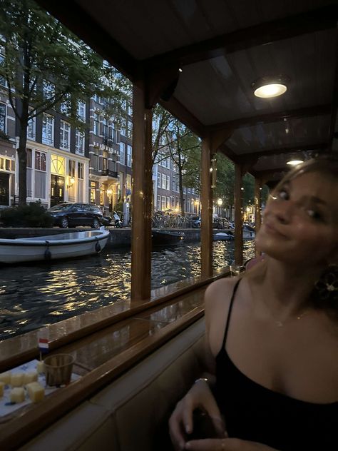 Beautiful scenery on the canal wine and cheese boat in Amsterdam #amsterdam #wineanddine #boat #aesthetic #summer #summervibes Amsterdam Aesthetic Instagram, Amsterdam With Friends Aesthetic, Amsterdam Aesthetic Couple, Amsterdam Canal Cruise, Living In Amsterdam Aesthetic, Amsterdam Student Life, Amsterdam Girls Trip, Amsterdam Summer Aesthetic, Amsterdam Instagram Pictures