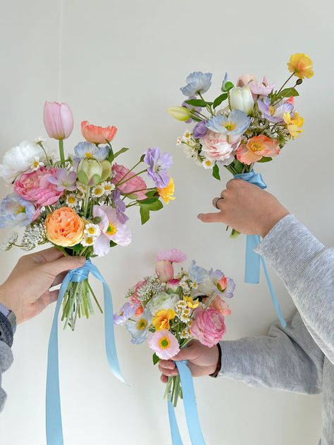 Wildflower Bridesmaid Bouquet Simple, Colorful Wedding Arrangements, Pastel Colour Bouquet, Classy Wildflower Wedding, Whimsical Flower Bouquet Wedding, Spring Bridesmaids Bouquets, Small Colorful Bridesmaid Bouquet, Bridesmaids Bouquets Colorful, Bride Bouquet Colorful