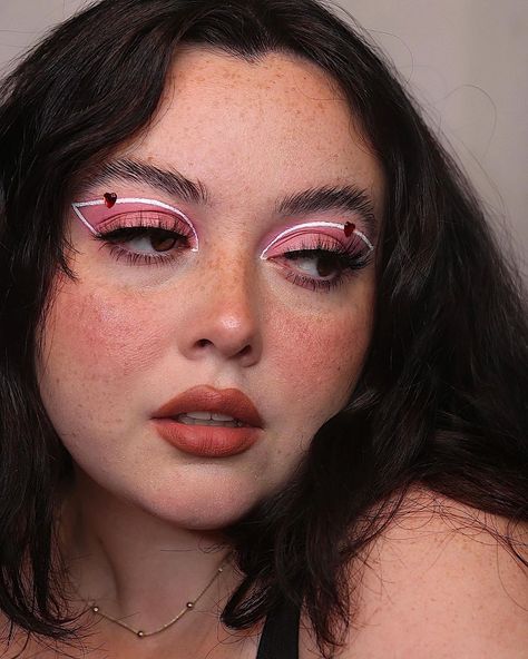 Messy Makeup Aesthetic, Summer Makeup Products, Messy Makeup, Day Makeup Looks, Bold Makeup Looks, Ethereal Makeup, Valentines Makeup, Makeup Aesthetic, Makeup Eye Looks