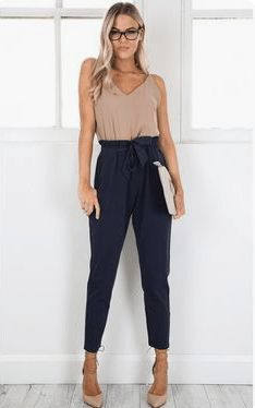 high waisted pants outfit Women Trousers, Summer Work Outfits, Pretty Winter Outfits, Chique Outfits, Chloe Sevigny, Workwear Fashion, Modieuze Outfits, Women Pants, Casual Work Outfits