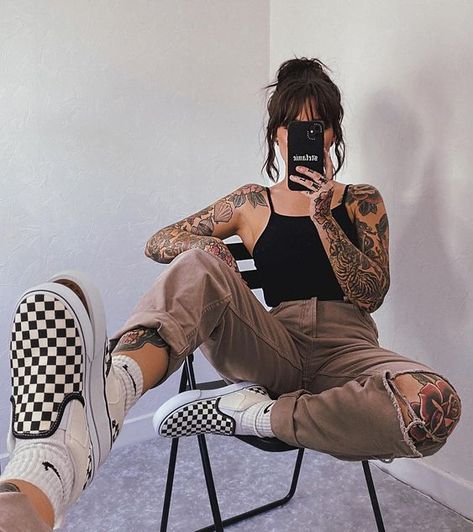 Tattoo Mom Outfits, Alternative Music Concert Outfit, Edgy Chill Outfits, Edgy Womens Fashion Summer, Comfortable Punk Outfits, Care Free Aesthetic Outfits, Outfits With Fishnets Tights, Boho Grunge Summer Outfits, Summer Punk Outfits Soft Grunge