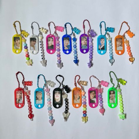 Kpop Inspired Gifts, Seventeen Fanmade Merch, Keytag Ideas, Beads Keychain Design, Seventeen Diy Ideas, Kpop Keychain Beads, Keychain Diy Beads, Kpop Beads Accessories, Ateez Freebies Ideas