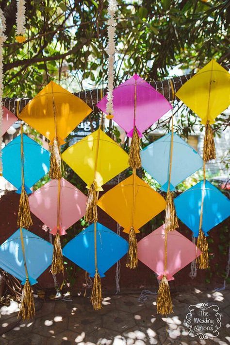 Bookmark Teej Decoration Ideas For An Amazing Celebration At Home Kite Decoration, Mehendi Ideas, Mehendi Decor Ideas, Booth Wedding, Desi Wedding Decor, Mehndi Decor, Easy Diy Decor, Diy Event, Diy Photo Booth