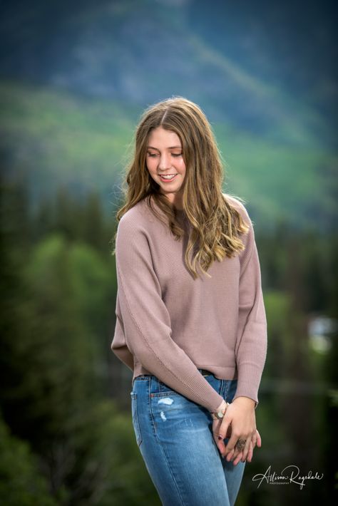 Photography Studio Ideas, Pose Portrait, Durango Colorado, Senior Pictures Poses, Outdoor Photoshoot, Model Poses Photography, Portrait Photography Poses, Fashion Photography Poses, Studio Ideas