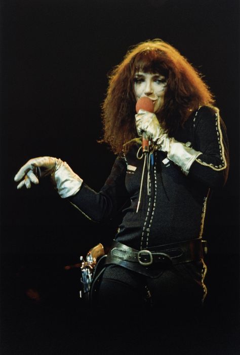 Kate Bush live - in pictures Before The Dawn, Kate Bush, Women Of Rock, Rock N’roll, Women In Music, Stil Inspiration, Music Icon, Female Singers, All Music