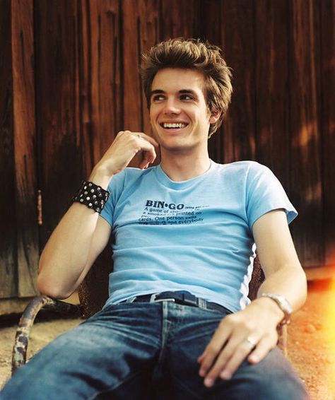 One Tree Hill | Tyler Hilton - Chris Keller!!! Tumblr, Chris Keller, Tyler Hilton, Peyton Sawyer, 80s Men, Man Crush Monday, Man Crush Everyday, Sweet Guys, Beating Heart