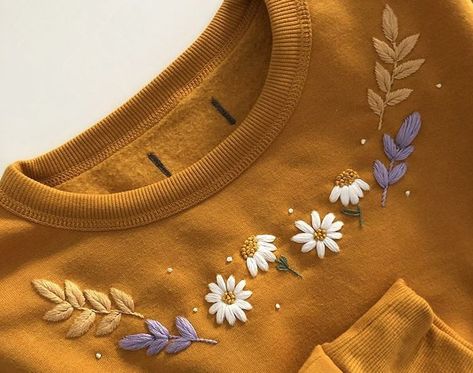 myembroiderypassions flower ideas Embroidery Designs For Sweaters, Flower Hand Embroidery Designs, Shirts Embroidery, Simple Hand Embroidery Patterns, Flower Hand Embroidery, Clothes Embroidery Diy, T-shirt Broderie, Hand Embroidery Patterns Free, Pola Bordir